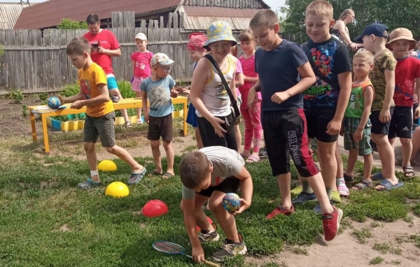 В ЛЕТО НА ВСЕХ ПАРУСАХ